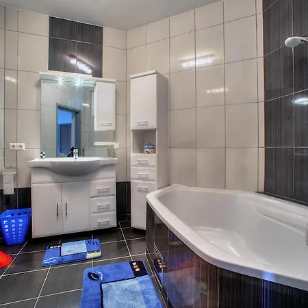 Apartment Peran